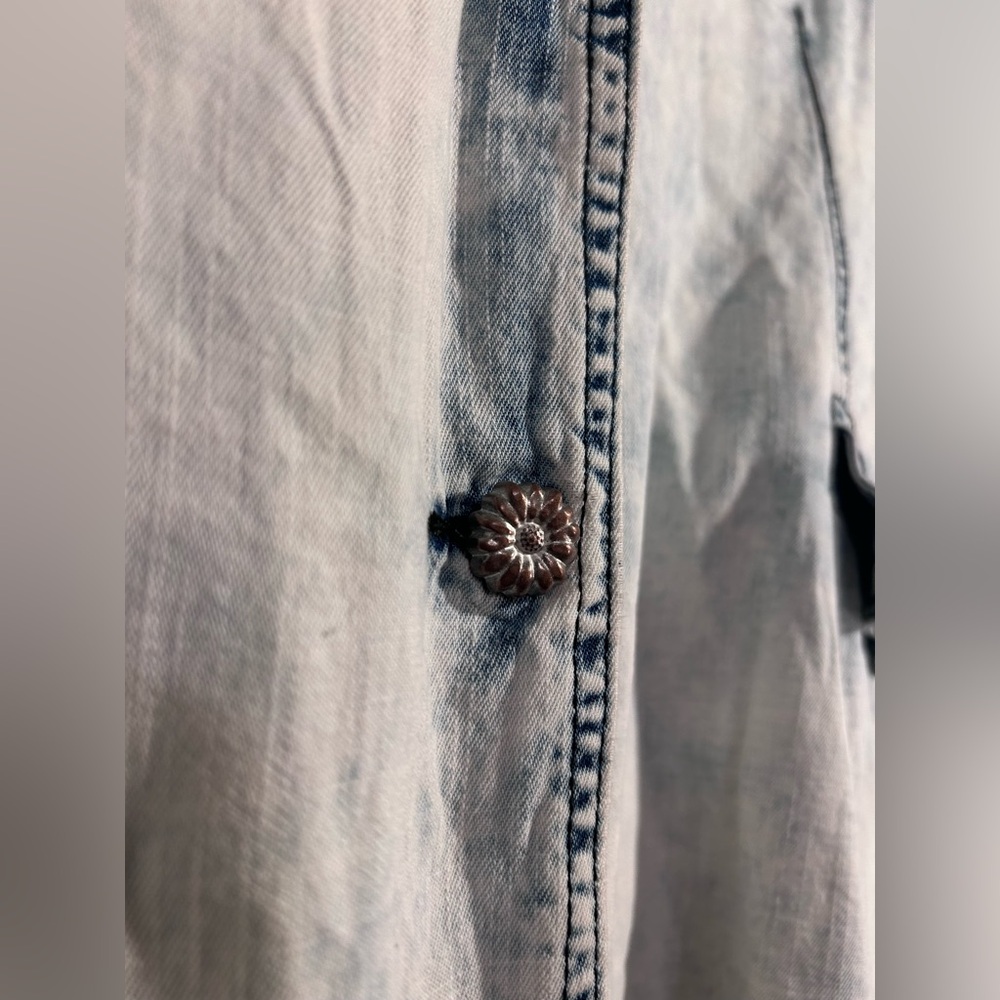 POL Uptown Girl Woven Light Wash Denim Jacket - Picture 7 of 10